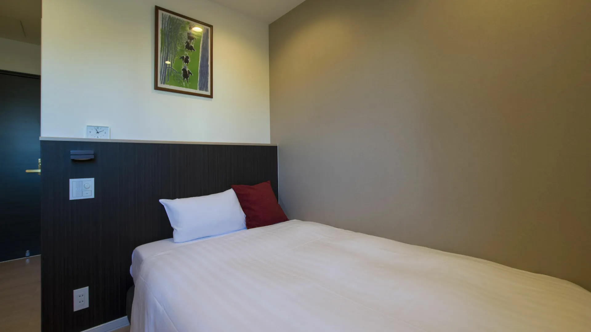 North Gate Inn Abira 3*,
